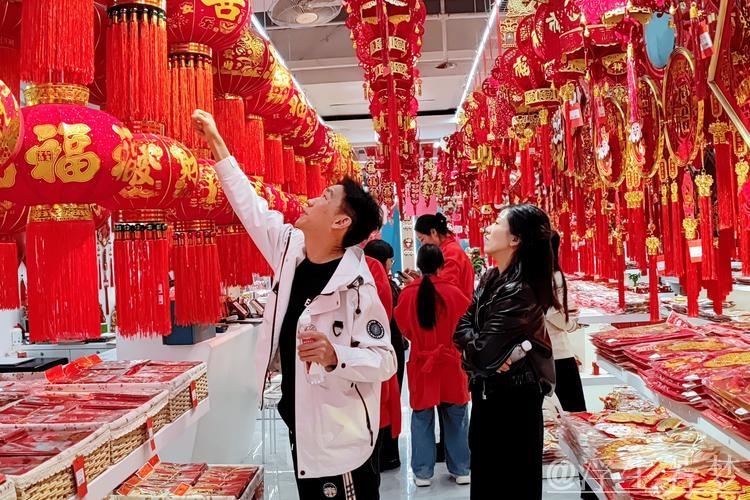 春节市场热闹非凡，消费活力尽显